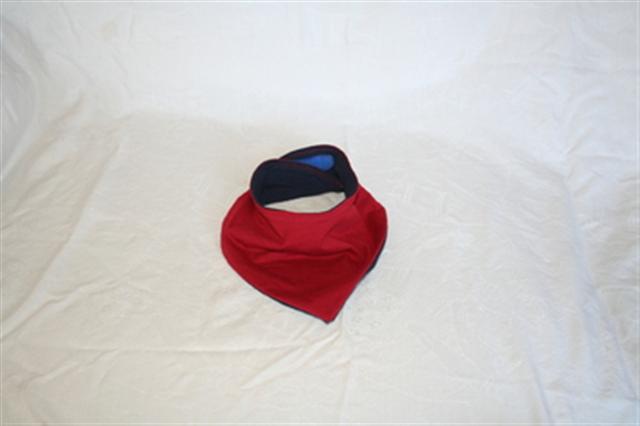 Und noch ein anderes Design - wie das Gestreifte als Wendehalstuch. 