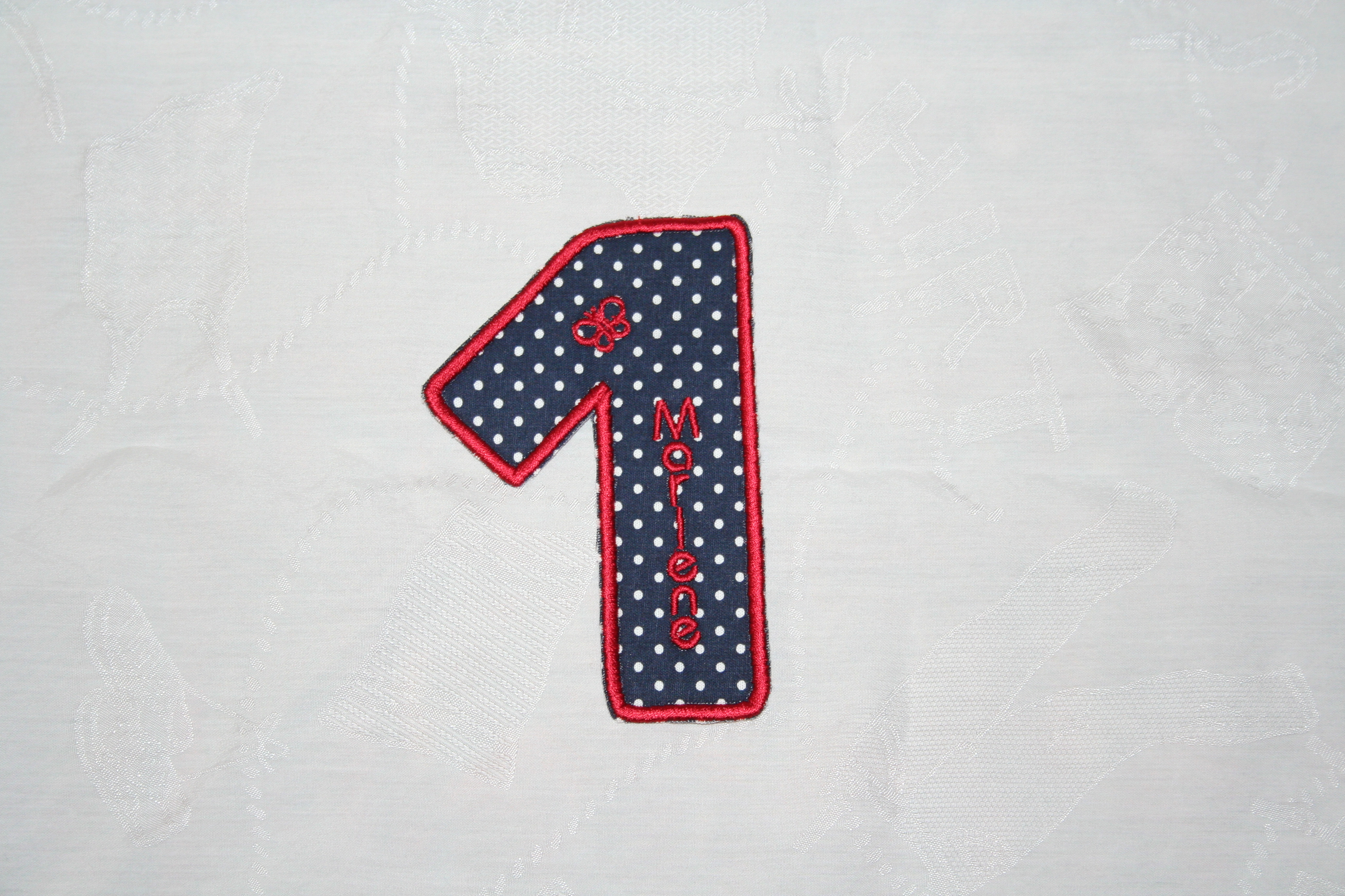 F&uuml;r kleine Geburtstagskinder - zum Aufn&auml;hen auf ein Shirt. Wahlweise mit oder ohne Namen.